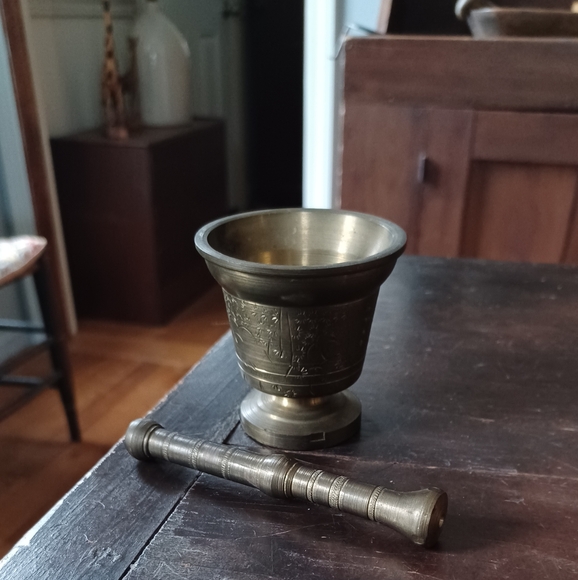 Antique 1890 solid brass mortar & pestal stamped sunburst design